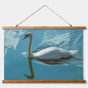 Swan mit Cloud Reflections Wandteppich Mit Holzrahmen