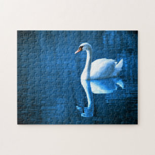 Swan Schwimmen im Lake Jigsaw Puzzle Foto