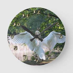 Swan with Wings Spread Runde Wanduhr