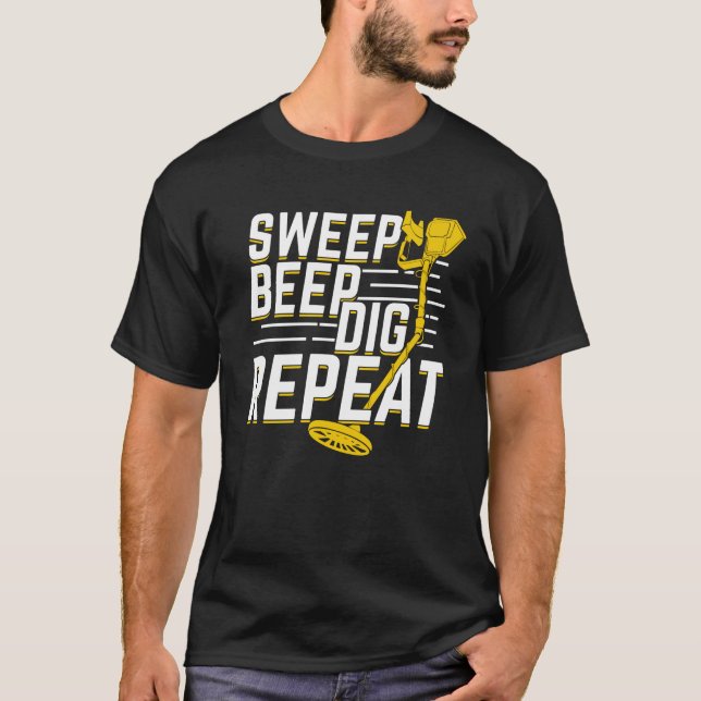Sweep Beep Dig Wiederholung Metalldetektor Geschen T-Shirt (Vorderseite)