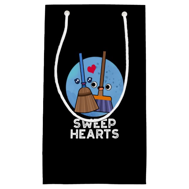 Sweep Hearts Funny Sweet Hearts Broom Pun Dark BG Kleine Geschenktüte (Vorderseite)