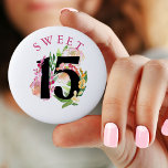 Sweet 15 Floral Number 15. Geburtstag Button<br><div class="desc">Chic floral süß 15 Taste für Ihren 15. Geburtstag. Schönes feminines Design in Rosa und Gold mit Aquarellfarben,  Blume und Grün mit goldenen Highlights. Bitte schauen Sie sich meine Floral Chic-Kollektion an,  um passende Artikel zu finden,  oder schreiben Sie mir,  um die Vorlagen zu erstellen,  die Sie benötigen.</div>