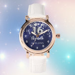 Sweet 16 blaue Sterne Armbanduhr<br><div class="desc">Ein süßes 16 Geschenk. Eine marineblau Hintergrundfarbe mit Imitaten silbernen Sternen. Die blaue Farbe ist ungleichmäßig. Fügen Sie einen Namen,  ein Datum hinzu.</div>