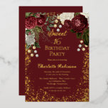 Sweet 16 Glam Burgund Rose Floral Geburtstagsparty Folieneinladung<br><div class="desc">Elegante und klassische dunkelrote und bordeauxrote Rose mit Samenperlen auf einem Spritzer "Sweet 16" Geburtstagsparty Design von Holiday Hearts Designs. Der gesamte Text ist reale Goldfolie und der Spritzer-Rahmen ist eine Kombination aus Goldfolie und goldfarbenem Farbverlauf. Saatperlen sind Imitate gedruckt. Burgund Hintergrund auf der Vorder- und Rückseite.</div>