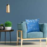 Sweet 16 hellblaue Sterne Kissen<br><div class="desc">Ein Kissen für ein gemütliches Mädchen-Zimmer im 16. und 16. Jahrhundert. Ein hellblauer Hintergrund mit weißen Sternen. Der Text: 16 . Geburtstag ist weiß mit einem großen,  modernen Schriftsatz geschrieben. Personalisieren und einen Namen hinzufügen.</div>