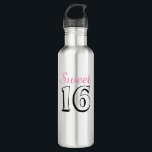 Sweet 16 Modern Chic Girly Pink Geburtstag Edelstahlflasche<br><div class="desc">Diese süße und einfache Wasserflasche zum 16. Geburtstag ist perfekt für einen Mädchenmädchen Süße 16. Die Wasserflasche zum Geburtstag enthält rosa und schwarzen Text,  in dem "Sweet 16" in der modernen Typografie steht.</div>