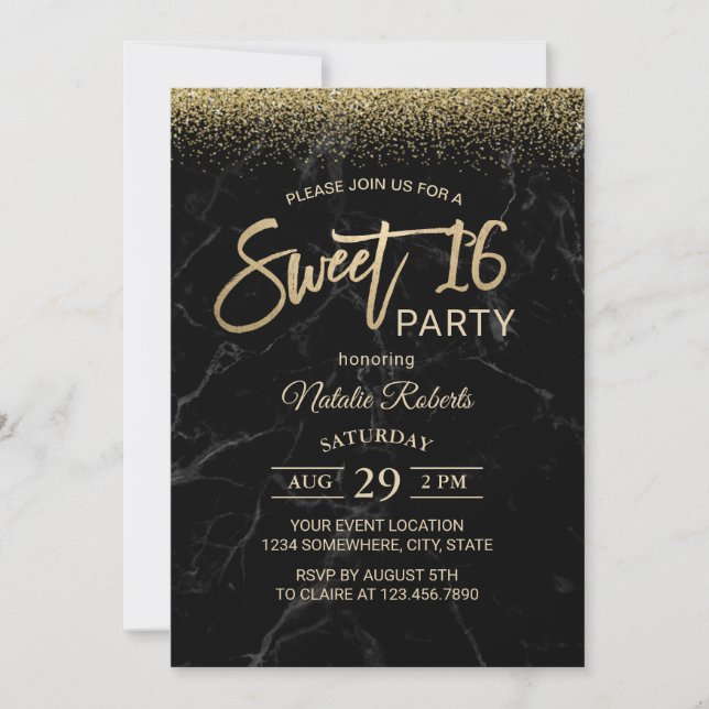 Sweet 16 Moderne Gold Typografie Schwarzer Marmor Einladung (Vorderseite)