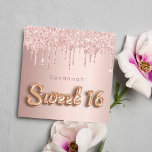 Sweet 16 Rose Gold Glitzer pink luxuriös 16.<br><div class="desc">Für eine luxuriöse Sweet 16,  16. Geburtstagsfeier. Eine Rose Gold Imitate metallisch,  Folie aussehend Hintergrund mit Rose Gold und rosa Imitat Glitzer Tropfen,  Farbe Tropfen Aussehen. Der Text: Sweet 16 ist mit einem Schriftart im Ballonstil geschrieben. Personalisieren und Hinzufügen eines Namens und Party</div>