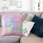 Sweet 16 rot rosa lila holografisch kissen<br><div class="desc">Ein trendiger,  regenbogenfarbener Hintergrund mit Einhorn- und Regenbogenpastellfarben in Rosa,  lila,  Minzgrün. Mit Konfetti dekoriert. Personalisieren und fügen Sie einen Namen,  geschrieben mit einem modernen handgeschriebenen Stil Skript. Lila Buchstaben.</div>