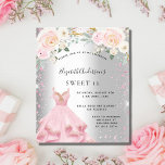 Sweet 16 silber rosa Kleid Glitzer Einladung Flyer<br><div class="desc">Bitte beachten Sie, dass diese Einladung auf Flyer Papier und sehr dünn ist. Umschläge sind nicht enthalten. Für dickere Einladungen (gleiche Gestaltung) besuchen Sie bitte unseren Shop. Eine moderne, stilvolle und glamouröse Einladung zu einer Sweet 16. Geburtstagsfeier. Ein silberfarbener Hintergrund mit Glitzer aus rosafarbenen Imitaten, Glitzern, Kleid und rot-rosa Blumen....</div>