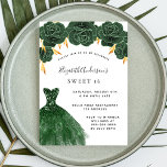 Sweet 16 Smaragdgrün goldenes Kleid floral Einladungspostkarte<br><div class="desc">Eine moderne,  stilvolle und glamouröse Einladung zu einer Sweet 16. Geburtstagsfeier. Auf der Vorderseite: Weißer Hintergrund mit grünen Imitaten Glitzer Staub,  ein smaragdgrünes Kleid und grüne Rose,  Blumen. Der Name ist mit einem modernen handgeschriebenen Stilskript geschrieben. Personalisieren Sie Ihre Party-Daten und fügen Sie sie hinzu. Zurück: Imitate goldener Hintergrund.</div>