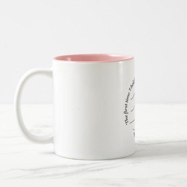 Sweet Baby 2026 Holding Hands Minimalist Coffee Mu Zweifarbige Tasse (Links)