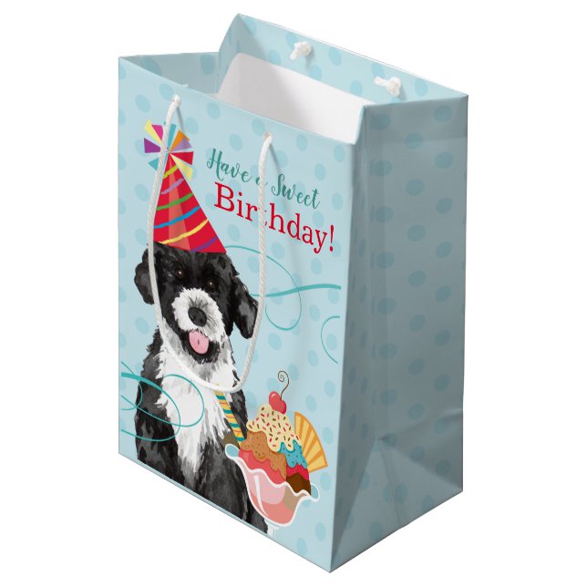 Sweet Birthday Portugiesischer Wasserhund Mittlere Geschenktüte (Vorderseite Schrägansicht)