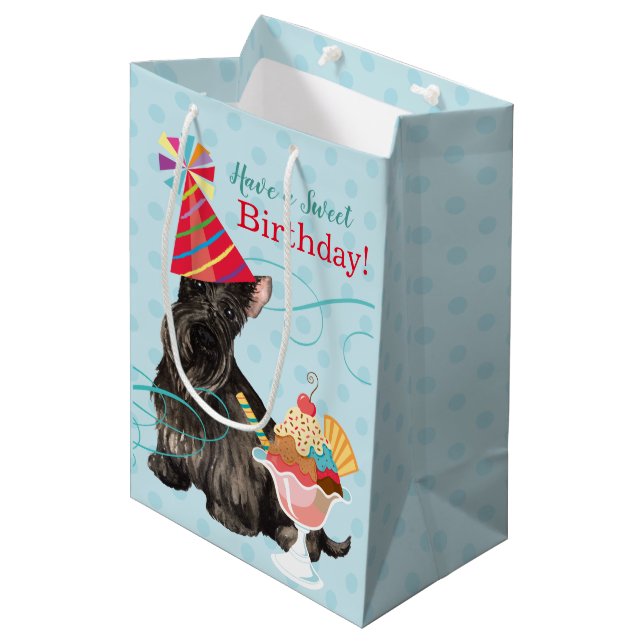 Sweet Birthday Scottish Terrier Mittlere Geschenktüte (Vorderseite Schrägansicht)