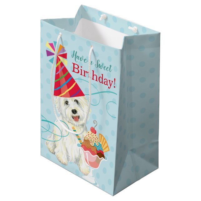 Sweet Birthday Westie Medium Geschenktasche Mittlere Geschenktüte (Vorderseite Schrägansicht)