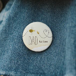 Sweet Bumblebee Baby Shower Vater zu bedienen Button<br><div class="desc">Mit unserem Baby-Duschpapa aus der Dusche stellen wir Ihnen den Knopf, der perfekt für ein genussvolles, geschlechtsneutrales Fest ist! Dieses fröhliche Design zeichnet sich durch ein bezauberndes Hummelthema aus, das sich durch Wege zum süßen Herzen zieht und eine skurrile, boho-inspiriert Aquarellszene schafft, die sich ideal eignet, um kleine Jungen oder...</div>