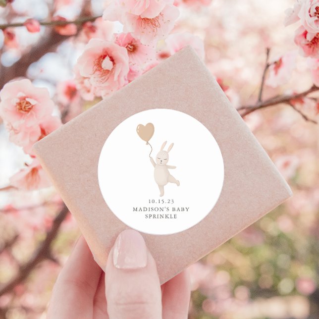 Sweet Bunny mit Herzballon Baby Sprinkle Datum Runder Aufkleber (Von Creator hochgeladen)