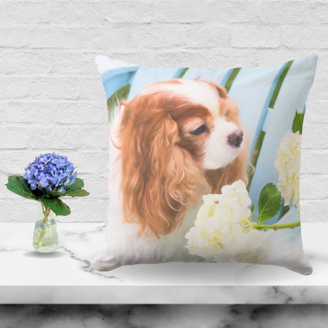 Sweet Cavalier King Charles Spaniel Hydrangeas Kissen (Von Creator hochgeladen)