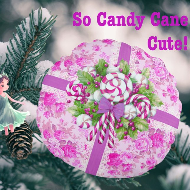 Sweet Cosy Hütte Pink und Lila Weihnachten Rundes Kissen (This round pillow makes a sweet Christmas statement!)