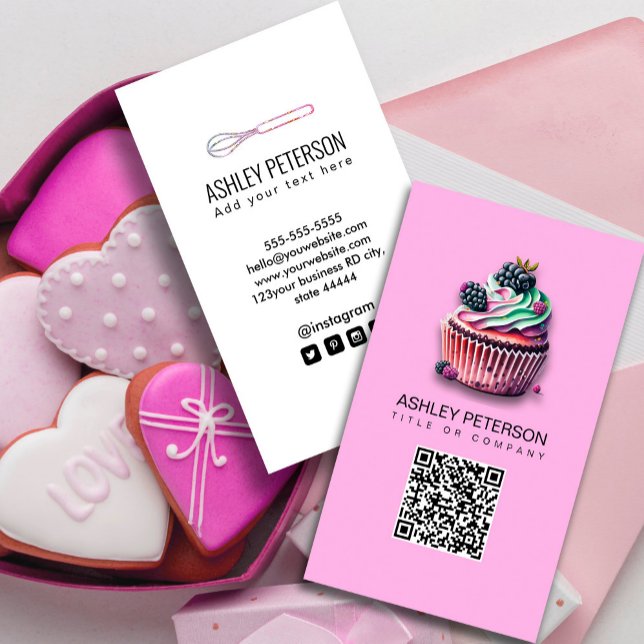 Sweet Cupcake Catering Bäckerei Pink QR Kodex Sozi Visitenkarte (Business card featuring vibrant, delicious-looking cupcakes with diverse and imaginative toppings. )