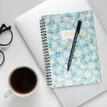 Sweet Daisies Muster Personalisiert Planer<br><div class="desc">Hübsche Farbverläufe auf einem hellblauen Hintergrundmuster.</div>