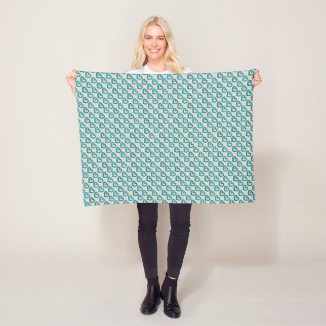 Sweet Diagonal Blue Hearts on Custom Color Fleecedecke (Beispiel)