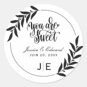 Sweet Elegant Leaf Simple Black and White Monogram Runder Aufkleber