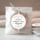 Sweet Ending New Begonnen Hochzeit einfache Schwar Runder Aufkleber<br><div class="desc">Ein klassischer Black Danke You Wedding Sticker mit "A sweet end to a new begin" in einer rustikalen modernen eleganten Schriftart Kalligraphie. Sie können es einfach mit Ihren Namen und Hochzeitsdatum personalisiert.</div>