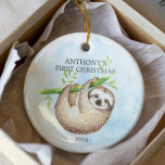 Sweet Foto Sloth Baby's First Christmas Ornament<br><div class="desc">Niedliches Baby's erste Weihnachtsschmuck das süßeste kleine Baby-Faultier Set auf einem blauen Himmel Aquarell Hintergrund.</div>