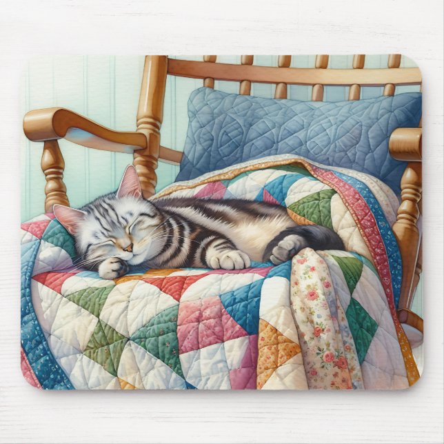 Sweet Gray Cat Sleeping on a Quilt Mousepad (Vorne)