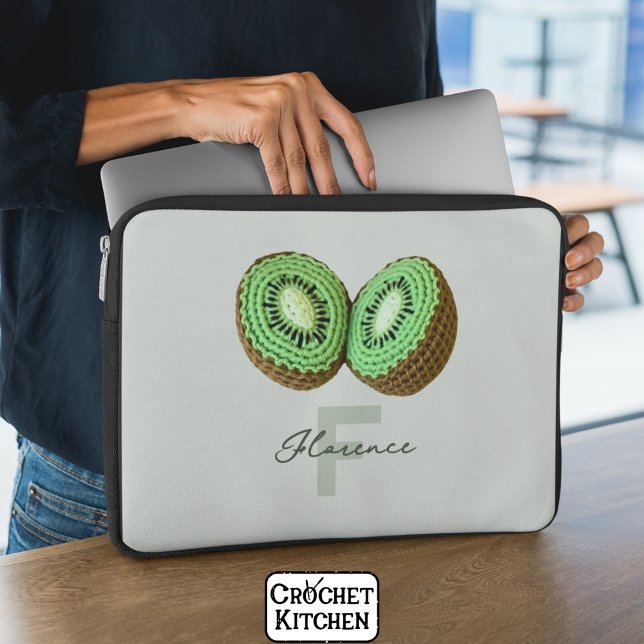 Sweet Modern Minimal Green Crochet Kiwi Name Laptopschutzhülle (Von Creator hochgeladen)
