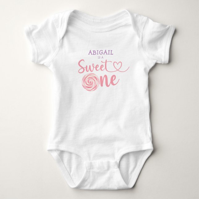 "SWEET ONE" 1. GEBURTstag Baby Strampler (Vorderseite)