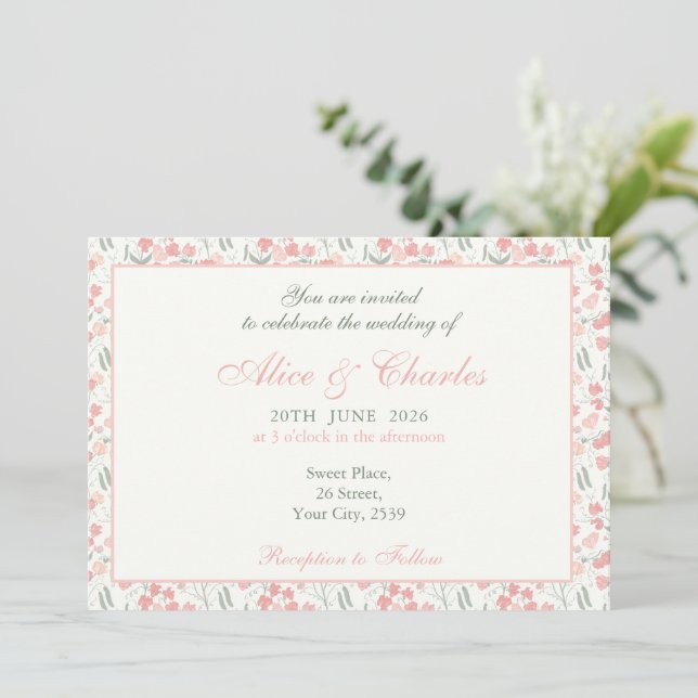 Sweet Pea Floral PInk und Cream Wedding Einladung (Stehend Vorderseite)