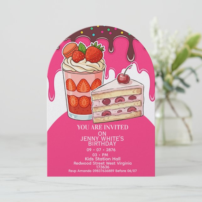 Sweet Pink Strawberry  Cake Themed kids Einladung (Stehend Vorderseite)