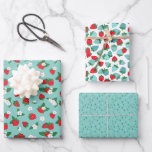 Sweet Red Blue Strawberries White Blume Muster Geschenkpapier Set<br><div class="desc">Rot-blau-erdbeergedeckte Blätter mit drei passenden Erdbeermustern: ein Blatt mit roten Erdbeeren, Blätter und weißen Blume vor blauem Hintergrund, ein Blatt mit vielen Erdbeeren in Rot und Blau und aquamarinen Farbtönen und ein türkisfarbenes Blatt mit kleinen Erdbeersamen auch in Blau und aquamarin. Perfekte Packpapiere für Geburtstage zum Thema Erdbeere, Babyduschen zum...</div>