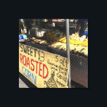 Sweet Roasted Corn, Street Fair, New York City NYC Leinwanddruck<br><div class="desc">Im Canvas-Druck befindet sich ein Originalfoto von süß geröstetem Mais zum Verkauf auf einer Messe in NYC.</div>