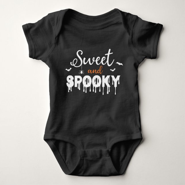 Sweet Spooky Halloween Bat Orange Black Typografy Baby Strampler (Vorderseite)