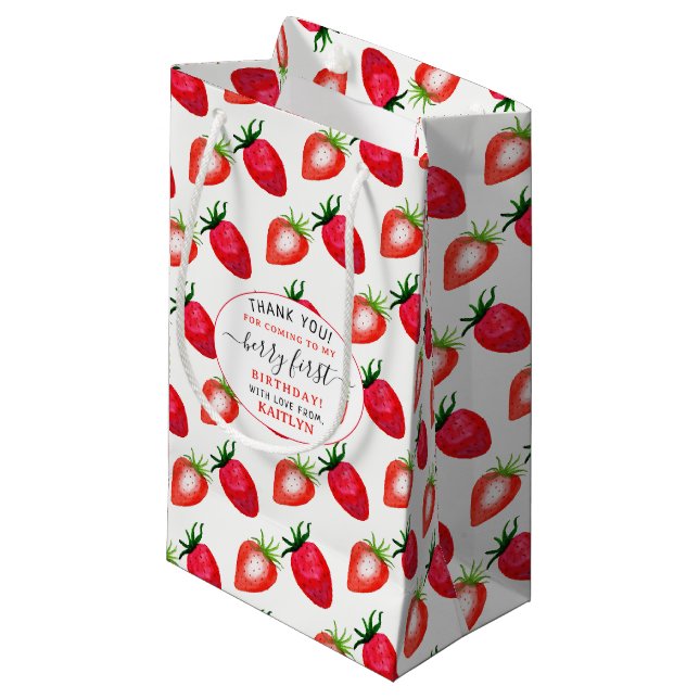 Sweet Strawberry Berry Erster Geburtstag Kleine Geschenktüte (Vorderseite Schrägansicht)