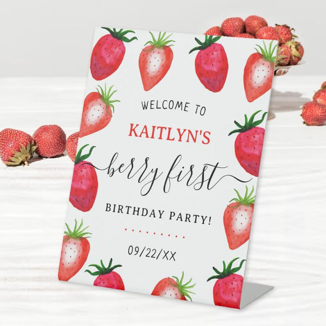 Sweet Strawberry Berry Erster Geburtstag Willkomme Sockelschild (Von Creator hochgeladen)