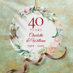 Sweet Summer Rose Garland 40 Jahre Jubiläum Keramik Ornament<br><div class="desc">Mit einer zarten Aquarellblütengarage kann dieser elegante botanische 40-jährige Hochzeitstag-Sake mit Ihren Jubiläumsinformationen in einem eleganten Text und Ihrem Foto auf der Rückseite personalisiert werden. Entwickelt von Thisisnotme©</div>