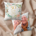 Sweet Summer Rose Garland 50 Jahre Foto Kissen<br><div class="desc">Dieses elegante 50-jährige Hochzeitssafe-Kissen aus botanischer Zeit mit einer zarten Aquarellgarage personalisiert mit Jubiläumsinformationen in edlem Goldtext und dem Foto auf der Rückseite. Entwickelt von Thisisnotme©</div>