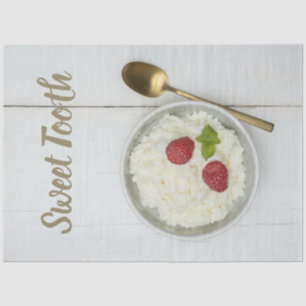 Sweet Tooth Reis Pudding mit Himbeeren Nachtisch Seidenpapier
