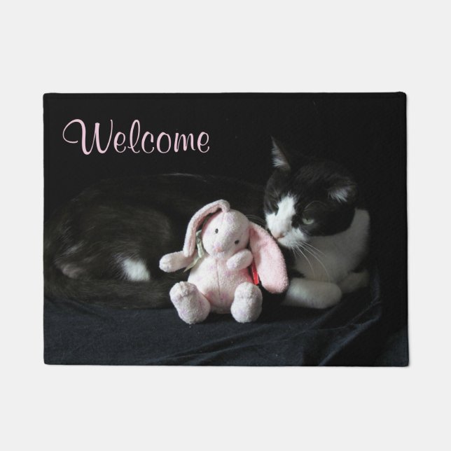 Sweet Tuxedo Cat und Pink Bunny Willkommen Doormat Fußmatte (Vorderseite)