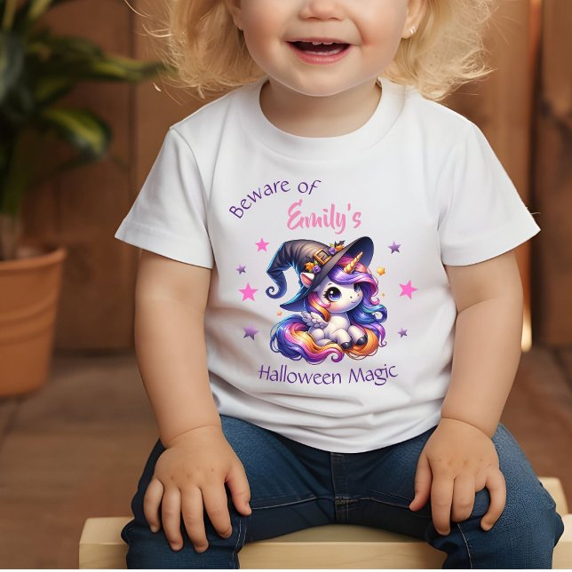 Sweet Unicorn Girls Halloween mit Namen Baby T-shirt (Von Creator hochgeladen)