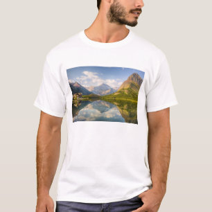 Swiftcurrent Lake mit Many Glacier Hotel und T-Shirt