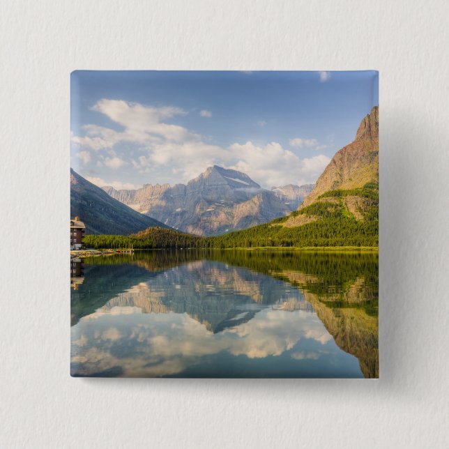 Swiftcurrent Lake mit vielen Glacier Hotels und Button (Vorderseite)