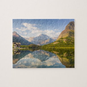 Swiftcurrent Lake mit vielen Glacier Hotels und Puzzle
