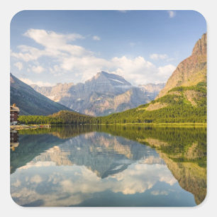 Swiftcurrent Lake mit vielen Glacier Hotels und Quadratischer Aufkleber