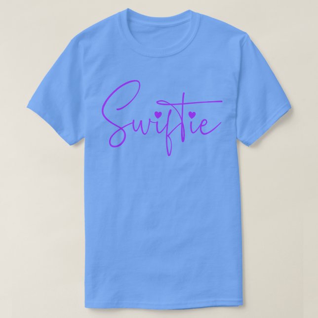 Swiftie Lila Button T-Shirt (Design vorne)