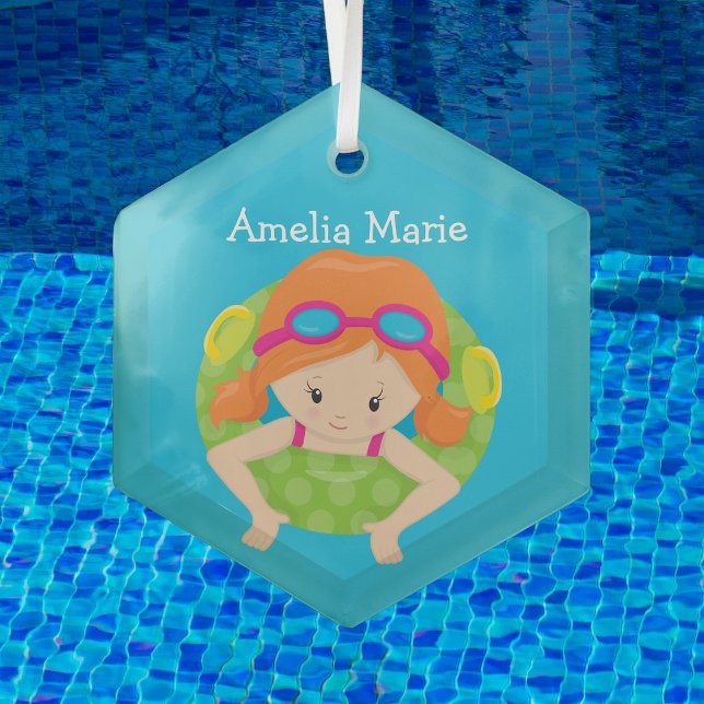 Swim Team Redhead Girl Niedliches Personalisiertes Ornament Aus Glas (Von Creator hochgeladen)